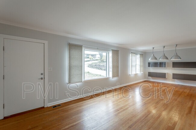 Building Photo - 512 Acorn Ct