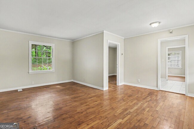 Foto del edificio - 3743 Poplar Dr