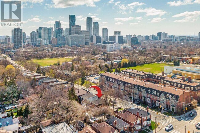 Photo du bâtiment - 350 Roselawn Ave