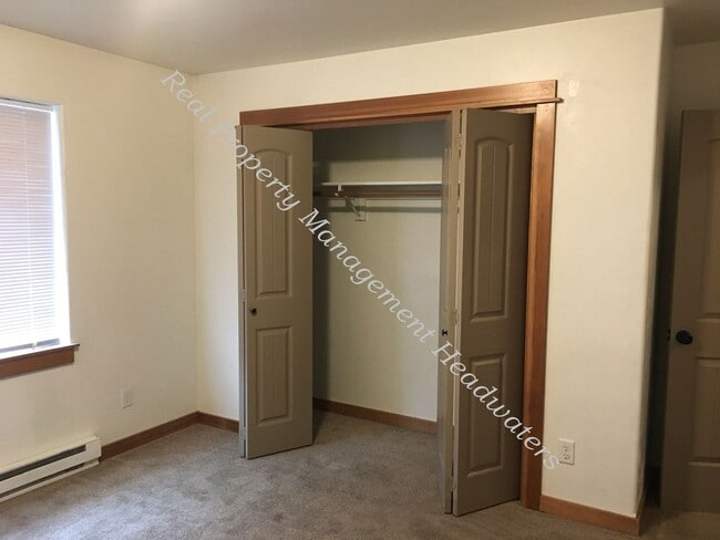 Building Photo - Linden 1408-1410