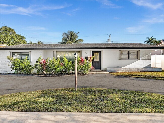 Foto del edificio - 551 Crescent Dr