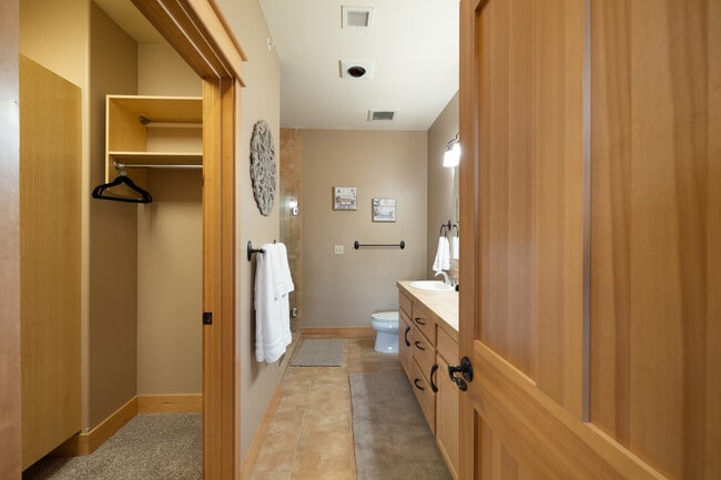 Building Photo - 2051 N Main St