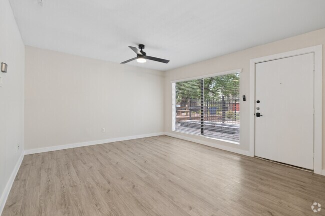 1 dormitorio, 1 baño - 650 pies cuadrados - Sala de estar - 501 Branard St
