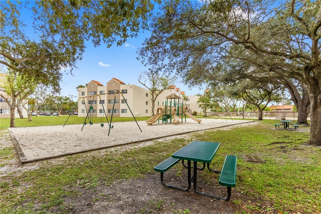 Foto del edificio - 6065 NW 186th St