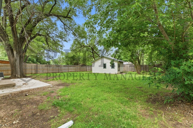 Building Photo - 1415 N Prairie Ln
