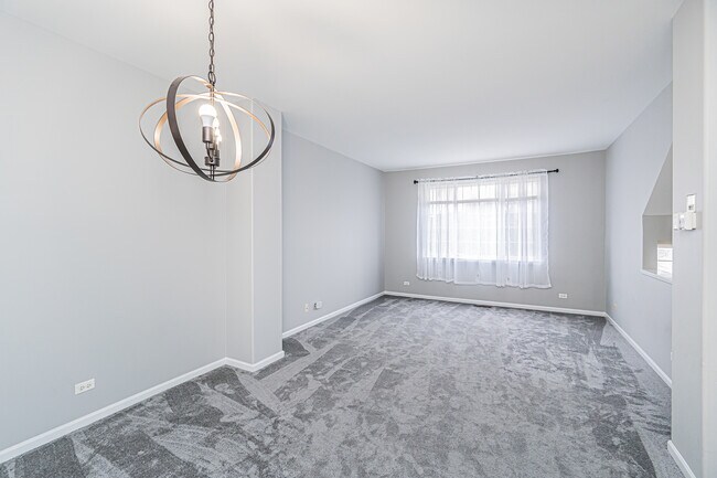 Building Photo - 1096 Savoy Ct