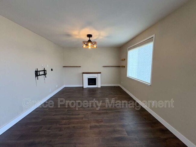 Building Photo - 24803 E Hoover Pl