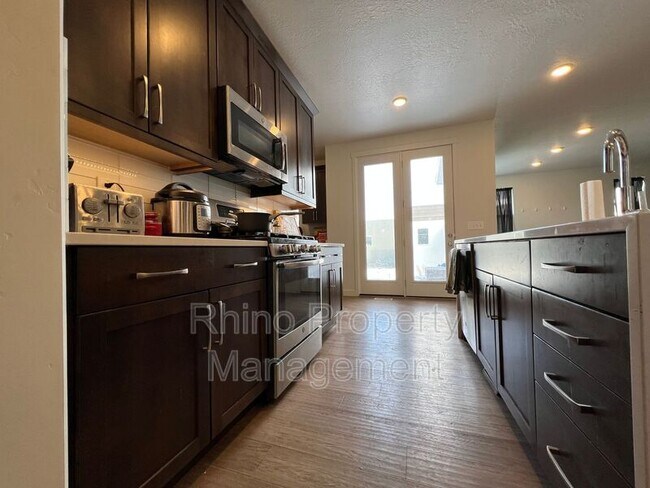 Building Photo - 6691 Woods Rose Dr