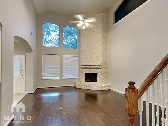 Foto del edificio - 1003 Summer Wood Blvd
