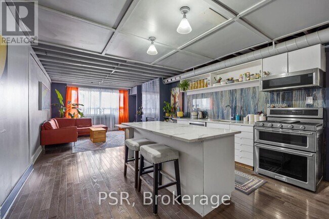 Photo du bâtiment - 1537 Eglinton Ave W