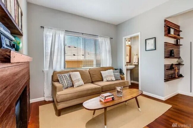 Foto del edificio - Welcome Home =3 bd 2.5 ba - West Seattle T...