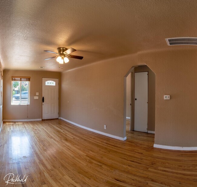 Foto del edificio - 1689 Moline St