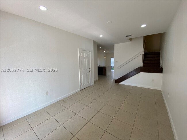 Building Photo - 343 NE 37th Terrace
