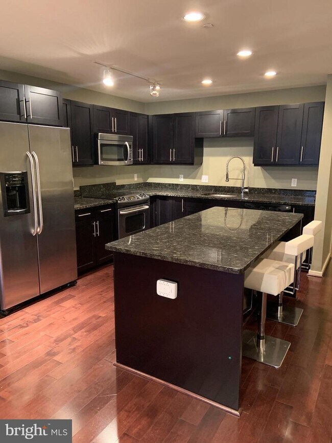 Kitchen - 1200 Steuart St