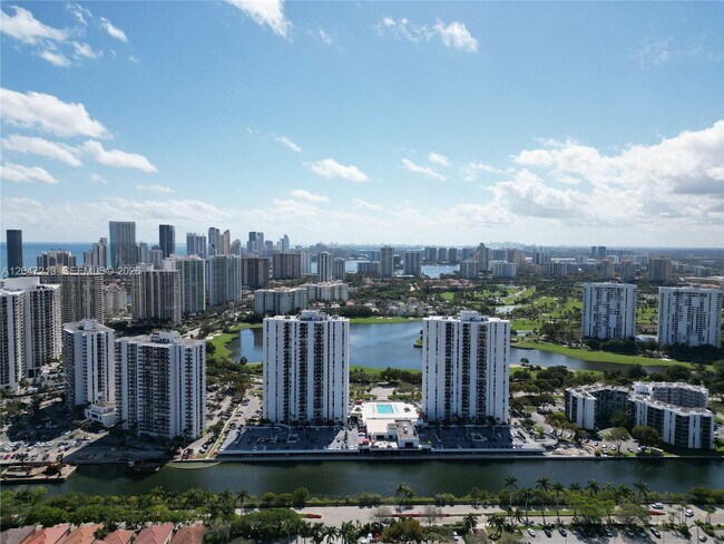 Building Photo - 3625 N Country Club Dr