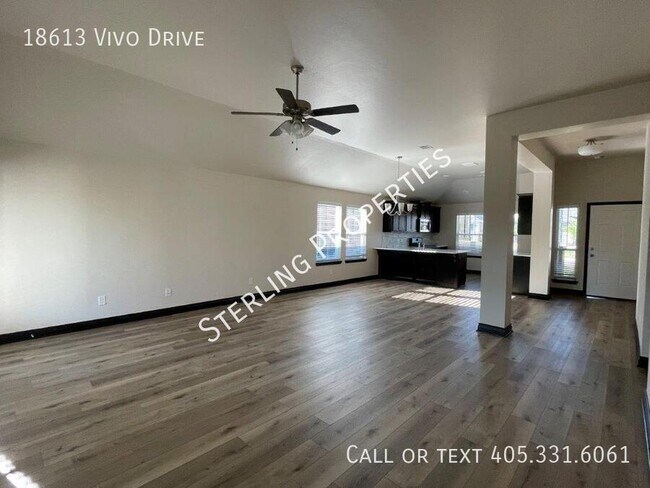 Foto del edificio - 18613 Vivo Dr