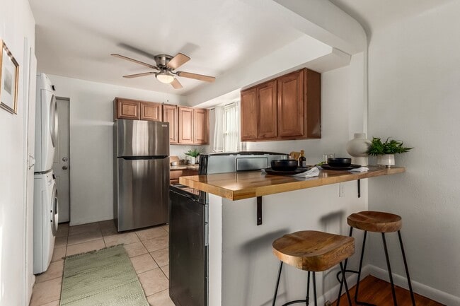 Building Photo - 2BD, 1BA Half-Duplex in Sloan's Lake with ...