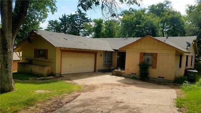 Building Photo - 1512 Whispering Trail