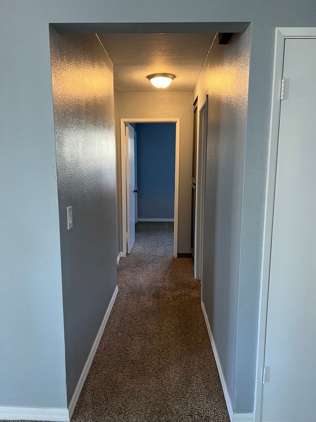 Building Photo - Please Contact Vaughn Realty Property MGMT To Set Up An APPT. (760)446-6561