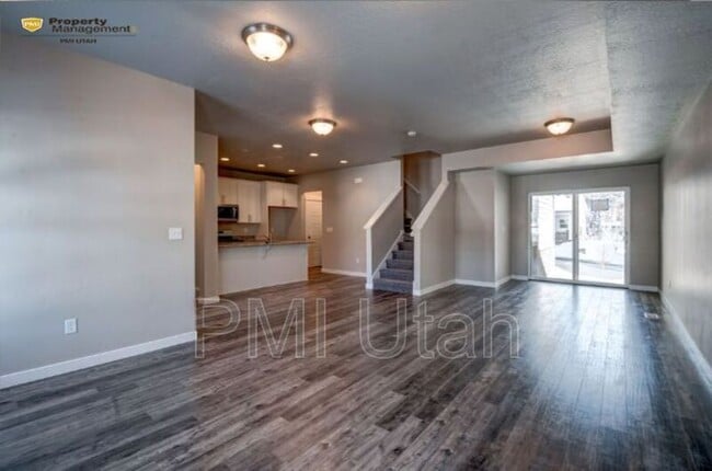 Building Photo - 5031 Fox Canyon Rd