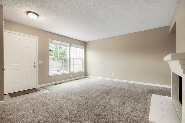 Light and bright living room - 11554 Community Center Dr