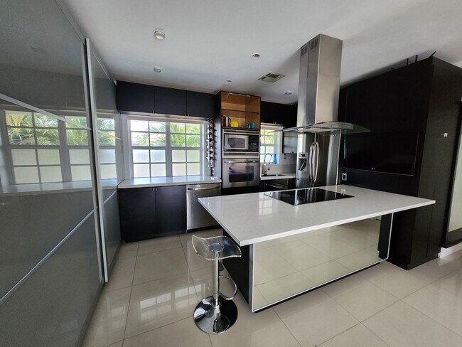 Foto del edificio - 7920 East Dr