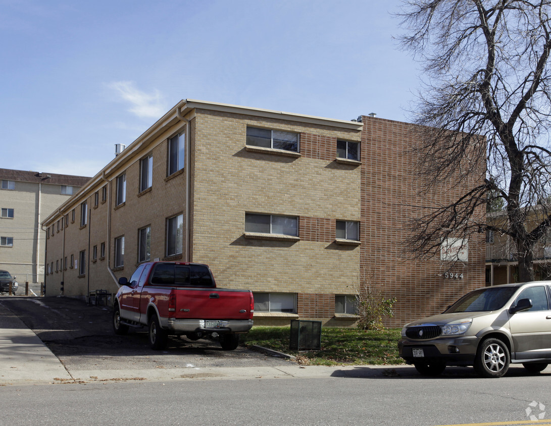 Building Photo - Kirkmore Apartments