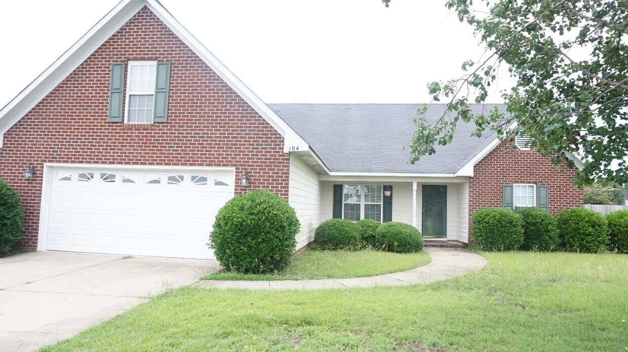 Primary Photo - 104 Nesting Ln