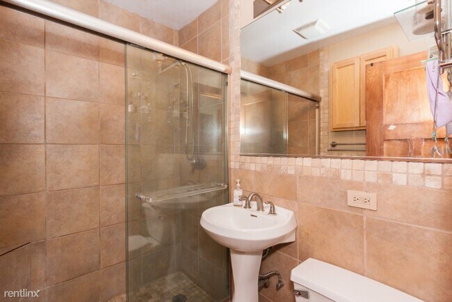 Foto del edificio - 2 br, 2 bath Condo - 429 W Wellington Ave
