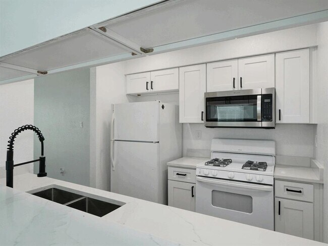 Building Photo - 913 Sirocco Dr