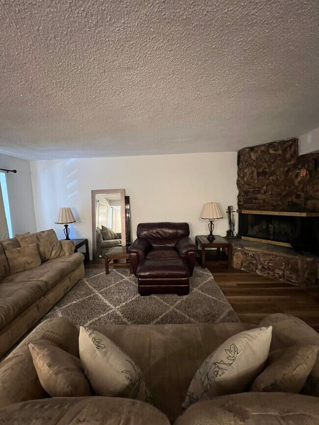 Foto del edificio - 1168 Herbert Ave