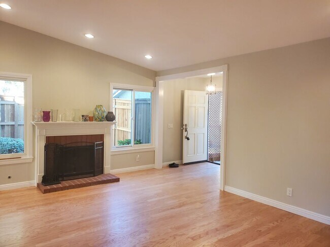 Foto del edificio - 6695 Indianbroom Ct