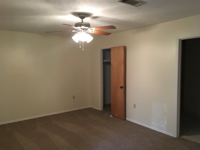 Foto del edificio - 1708 Rosemont Cir