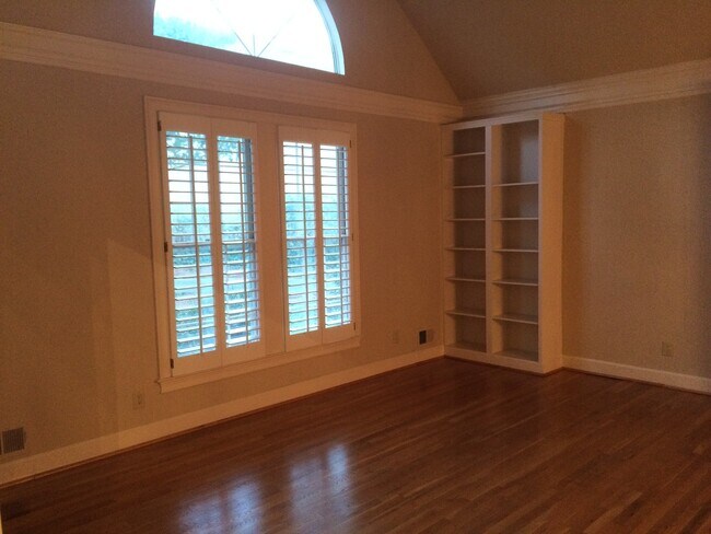 Foto del edificio - Spacious 4Bedroom/3.5 Bathroom in Lullwate...