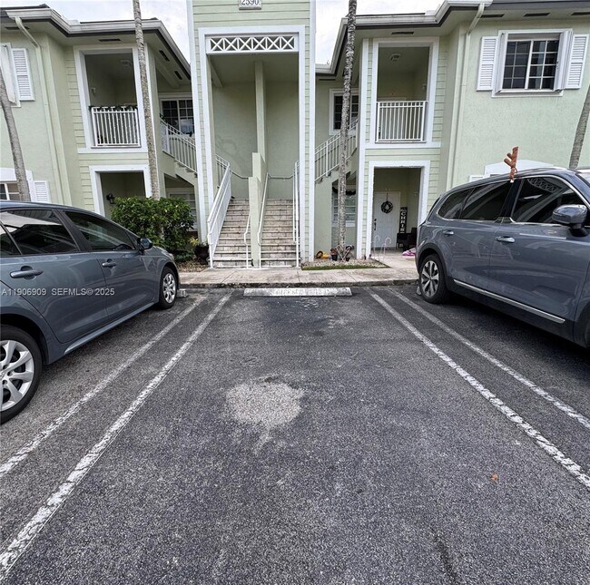 Foto del edificio - 2590 NE 3rd Dr