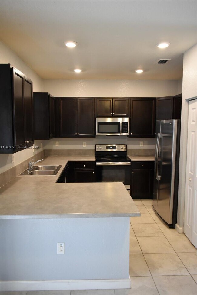 Foto del edificio - 3392 SE 1st St