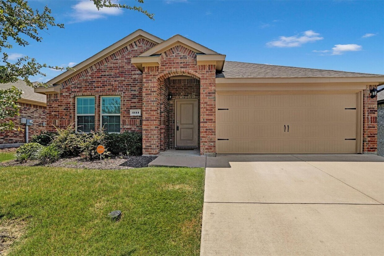 Primary Photo - 4 bedroom, 2 baths and a 2-car garage Livi...
