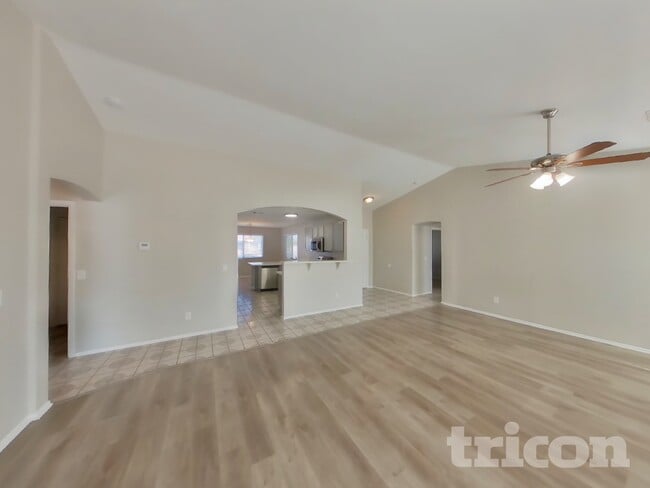 Foto del edificio - 8605 West Campbell Ave