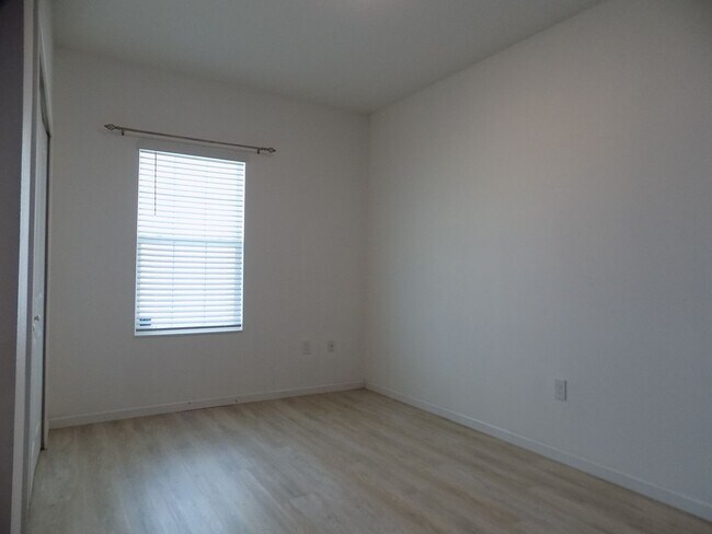 Foto del edificio - 1713 Chatsworth Cir