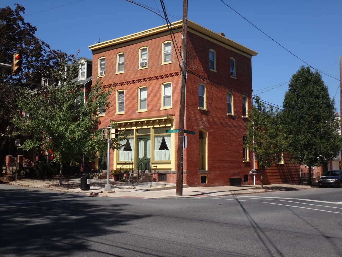 Primary Photo - 401 W Walnut St