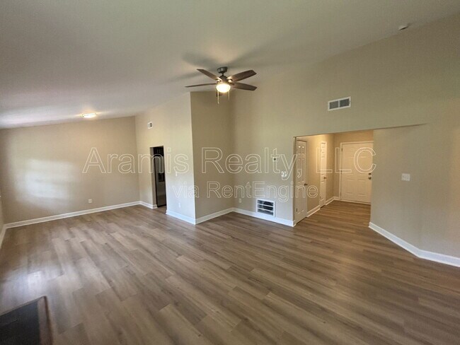 Foto del edificio - 3086 Drexel Ln