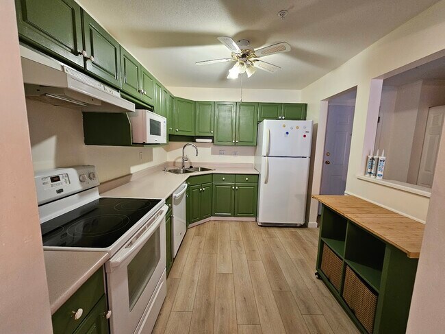 Photo du bâtiment - 32044 Old Yale Rd