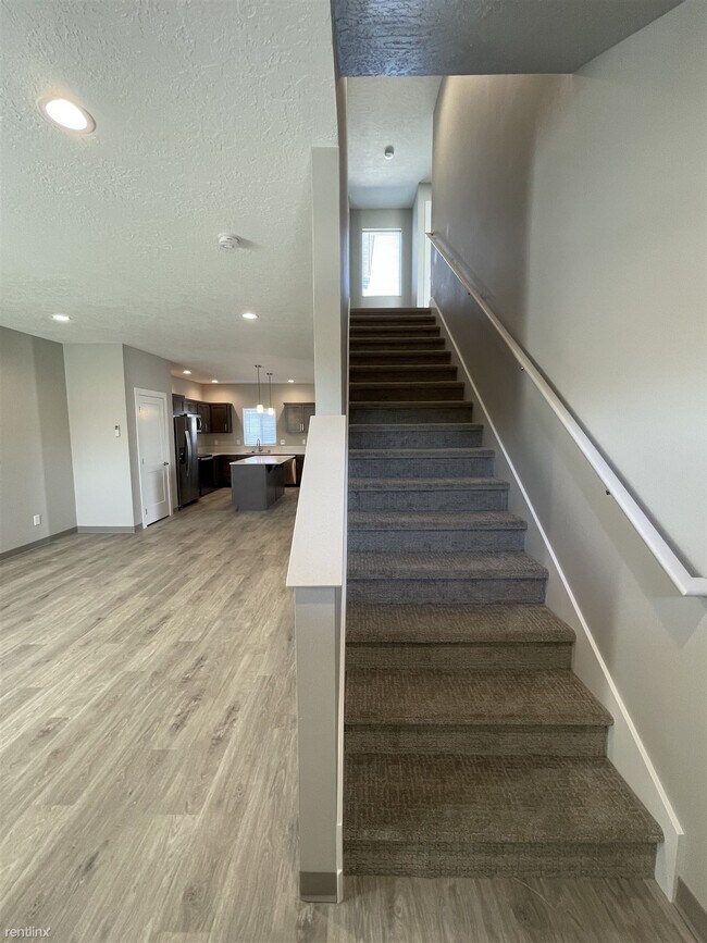 Building Photo - 3 br, 2.5 bath Duplex - 17121 East Boone A...