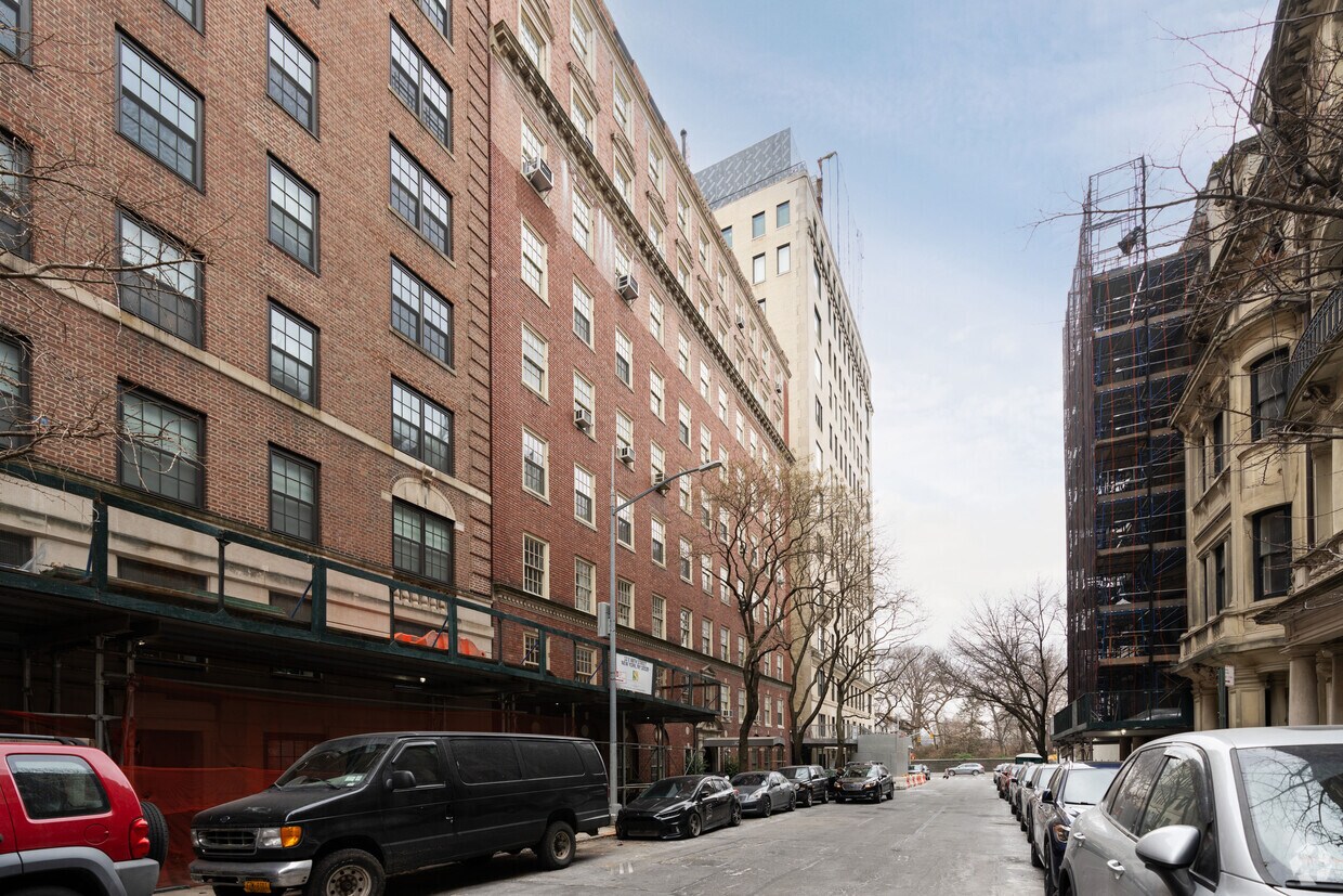 Primary Photo - 10 E 85th St