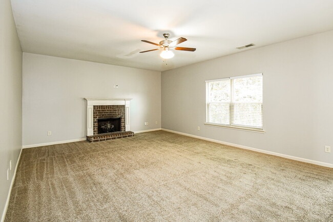 Building Photo - 338 Camellia Way