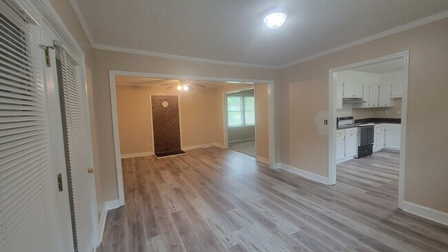 Foto del edificio - 174 Richardson Cir
