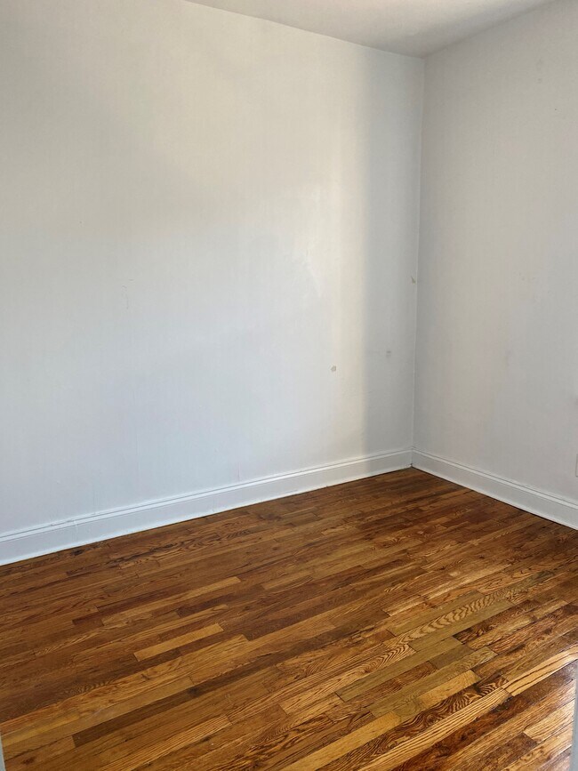 Bedroom - 4515 48th St