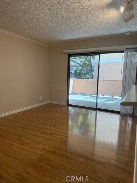 Foto del edificio - 10655 Lemon Ave