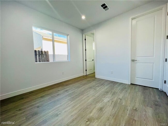 Building Photo - 3 br, 2 bath Duplex - 226 N Broadmoor Ave