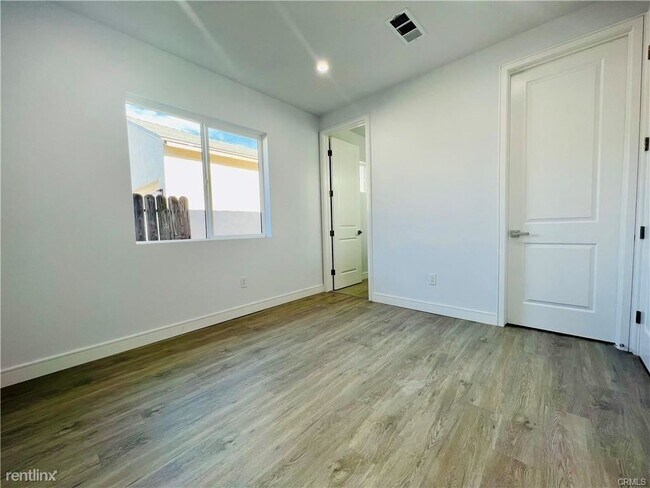 Foto del edificio - 3 br, 2 bath Duplex - 226 N Broadmoor Ave